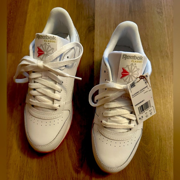 Classic Reebok unisex NWT white tennis shoes - Picture 1 of 8